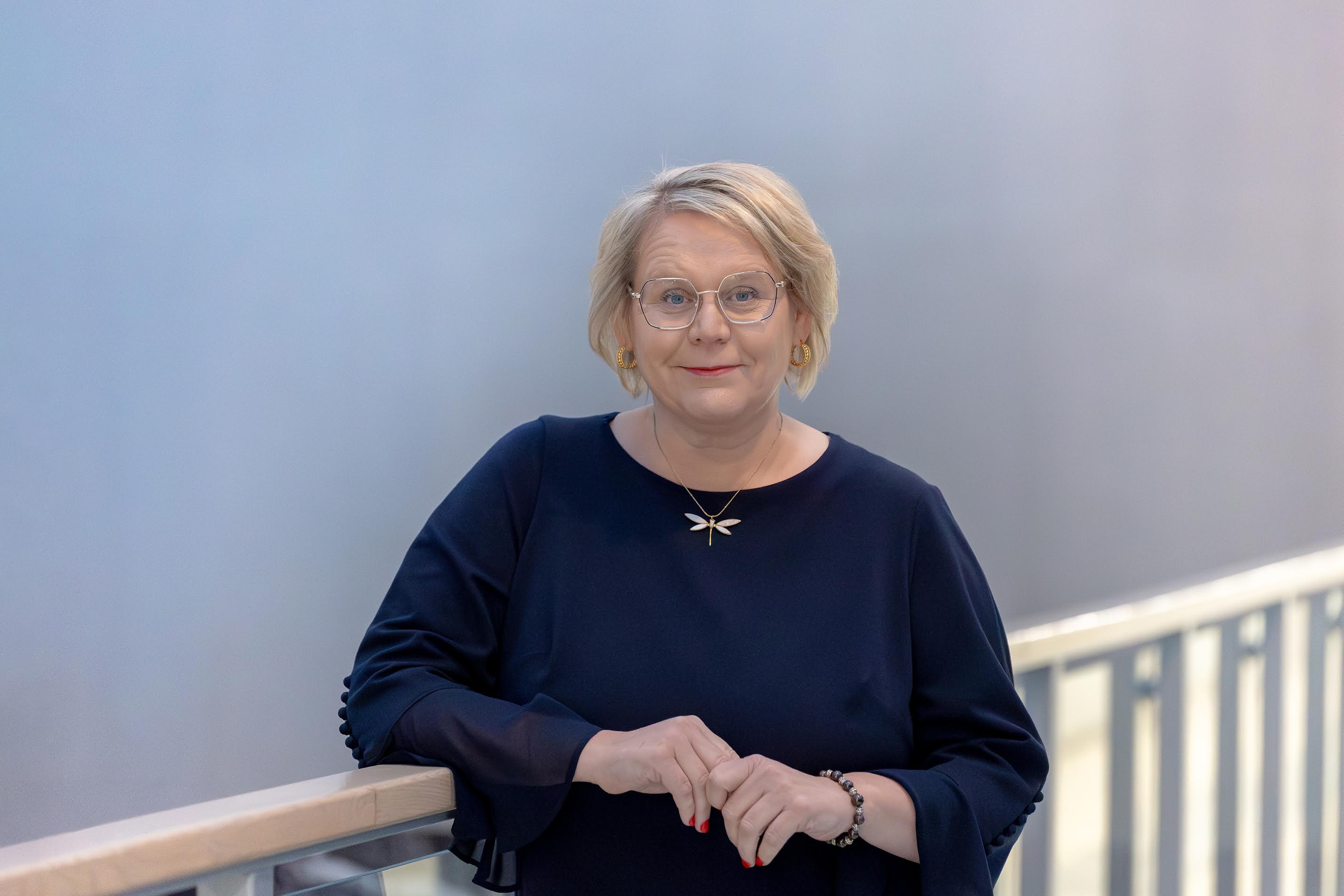 Rõuge vallavolikogu uus juht Kerli Kõiv peab end pigem maal elada armastavaks inimeseks ega kipu Rõugest ära suurtesse linnadesse. Foto: AIGAR NAGEL